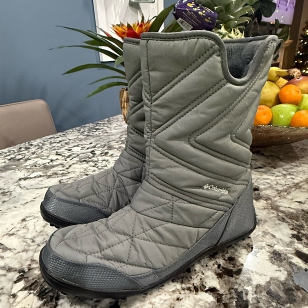 Columbia Thermolite Boots woman’s size 7